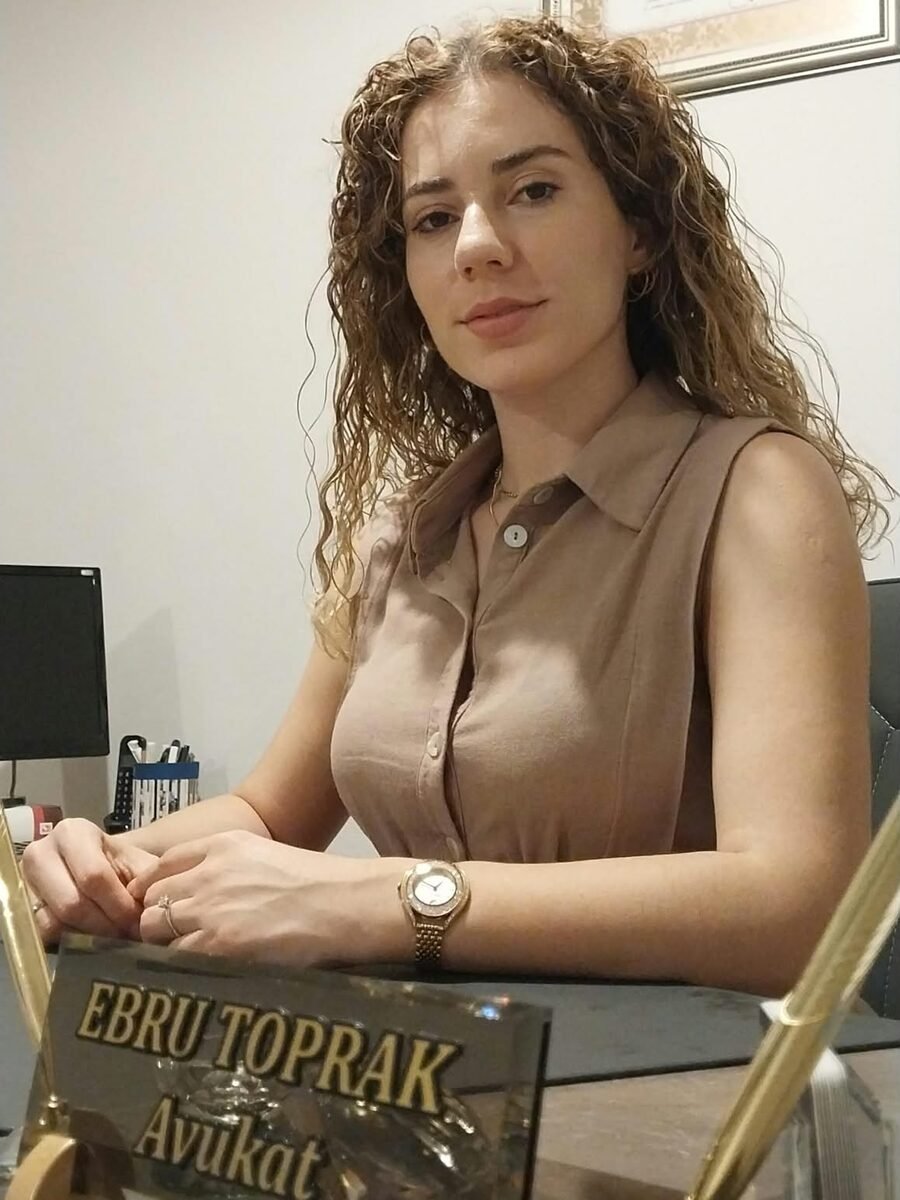 Antalya avukatı Av. Ebru Toprak